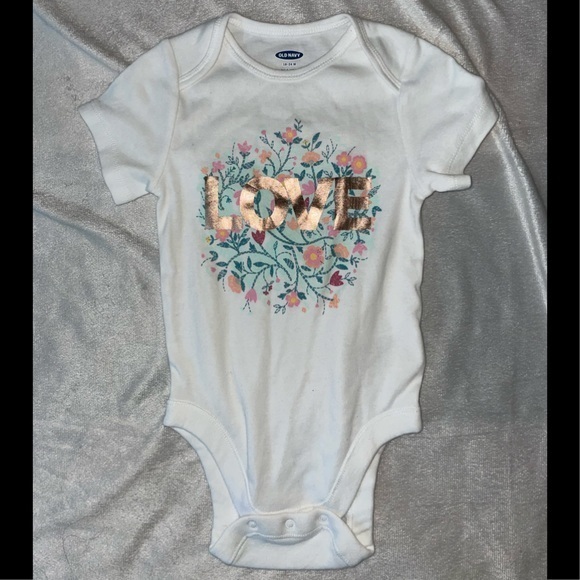 Old Navy onesie, white “LOVE” with floral, size‎ 18/24 months - Picture 1 of 1